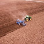 Fachowiec od geodezji podczas budowy – {kiedy jego pomoc jest niezbędna